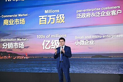 Bob Chen, Vice President of Huawei Enterprise BG and President of Commercial & Distribution Business, delivered an opening speech at the summit. Bob Chen, Vice President of Huawei Enterprise BG and President of Commercial & Distribution Business, delivered an opening speech at the summit.